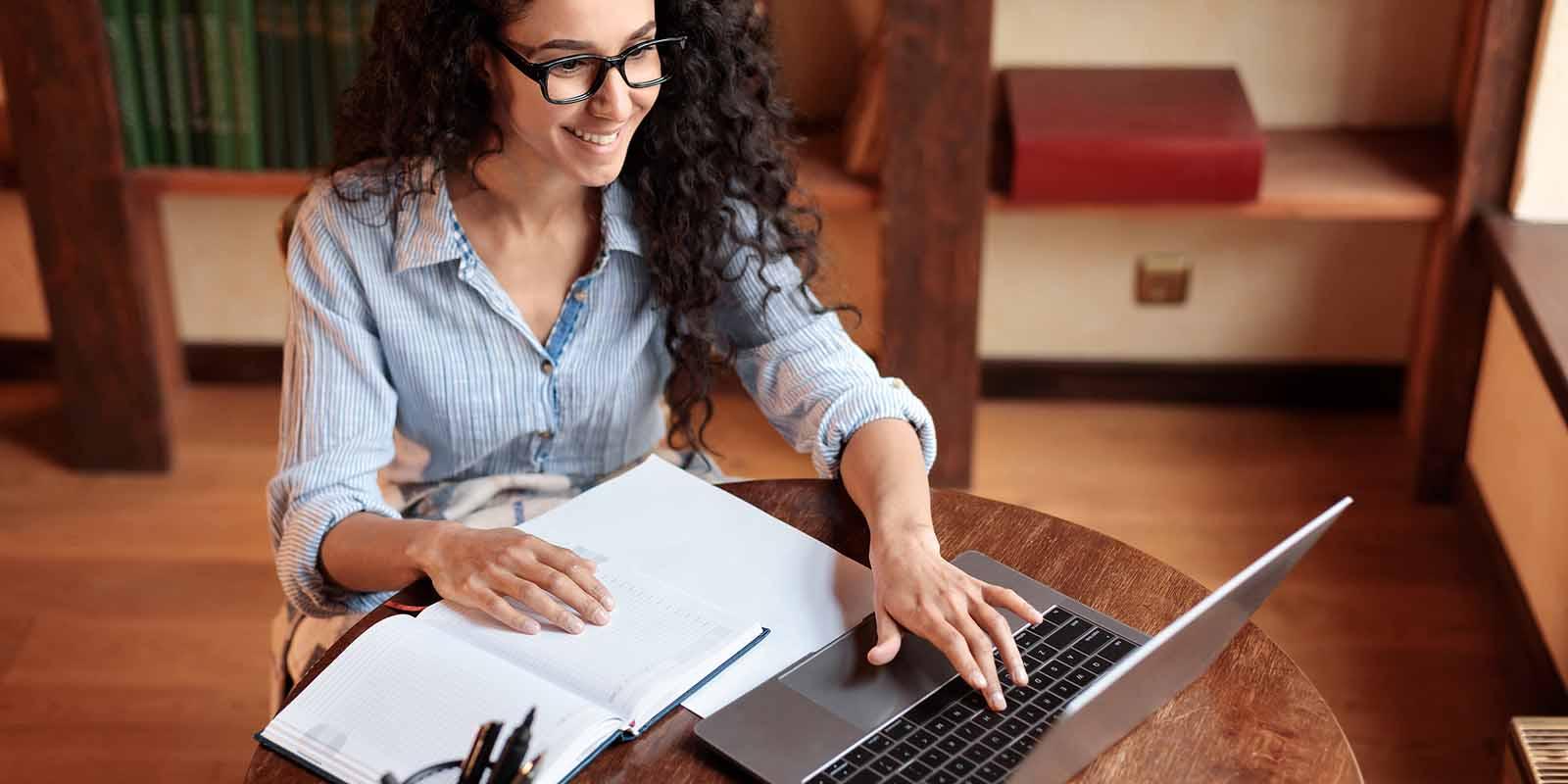 ما هي وظائف إدخال البيانات؟ دليل الراتب والمهارات والبحث عن وظيفة